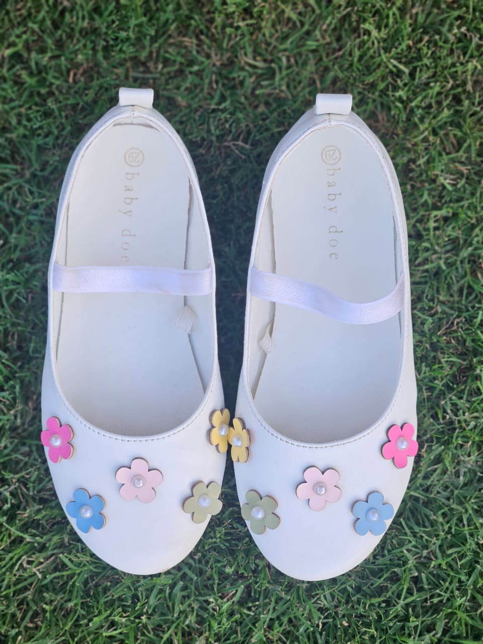 White Daisy Ballerina